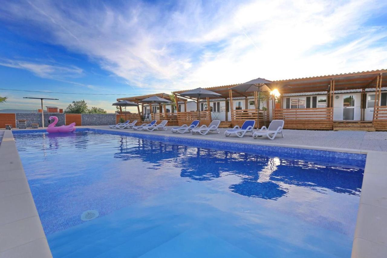 Poolside Mobile Holiday home *